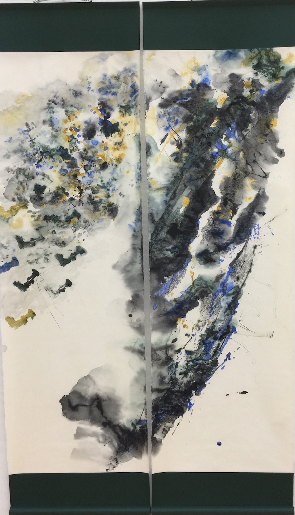 Wind through the Rocks 岩を抜ける風　143 X 51 cm X 2 Sumi ink,water colour, acrylic 墨、水彩絵具、アクリル 2020, 2021
